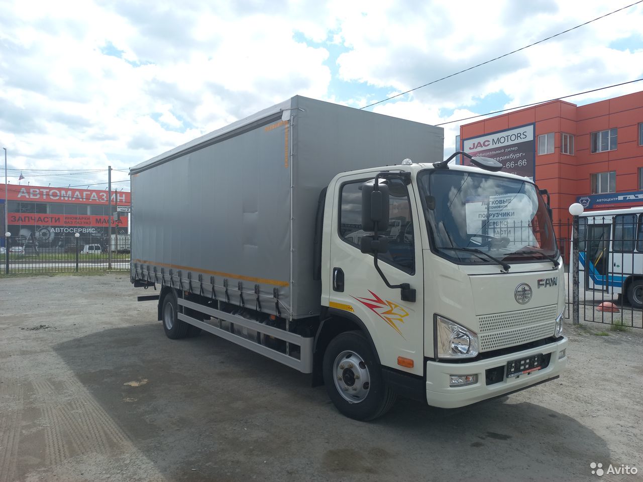 Тентованный грузовик FAW Tiger V