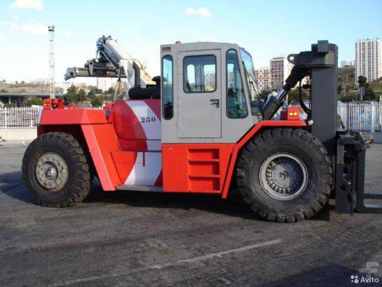Гусеничный экскаватор Komatsu PC200-8M0