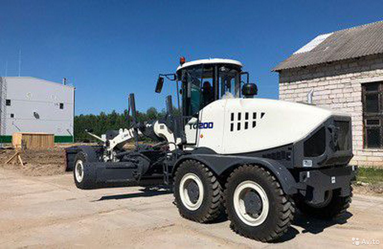Автогрейдер UMG TG200