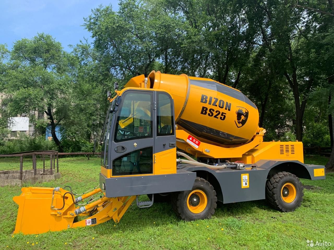 Самоходный бетоносмеситель Bizon BS25