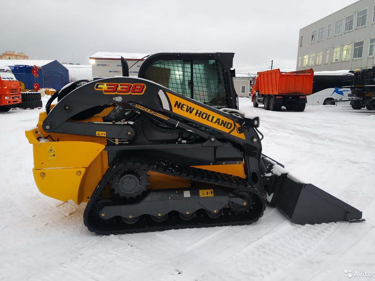 Гусеничный мини-погрузчик New Holland C332
