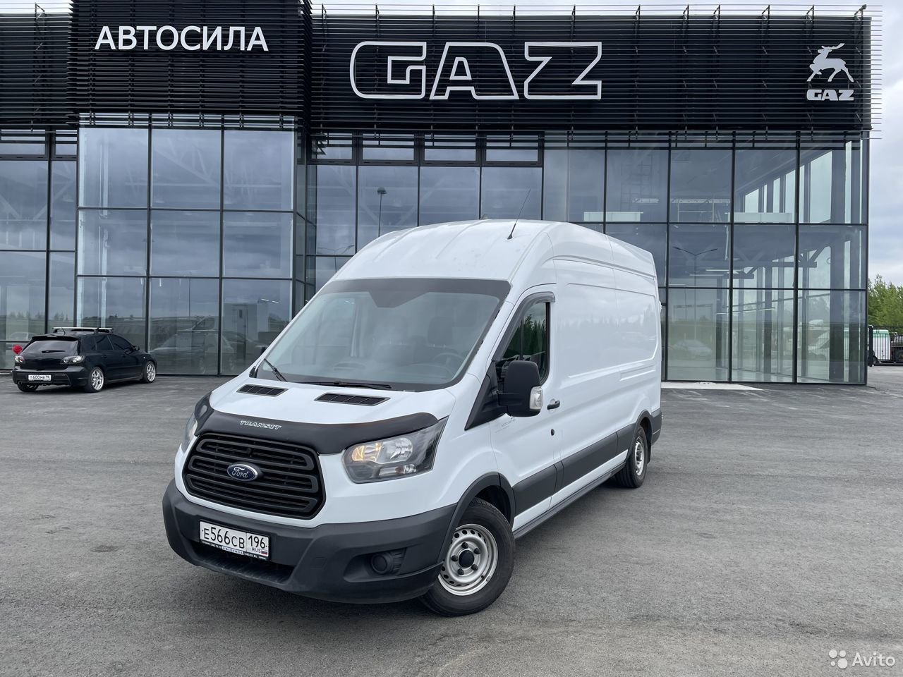 Цельнометаллический фургон Ford Transit