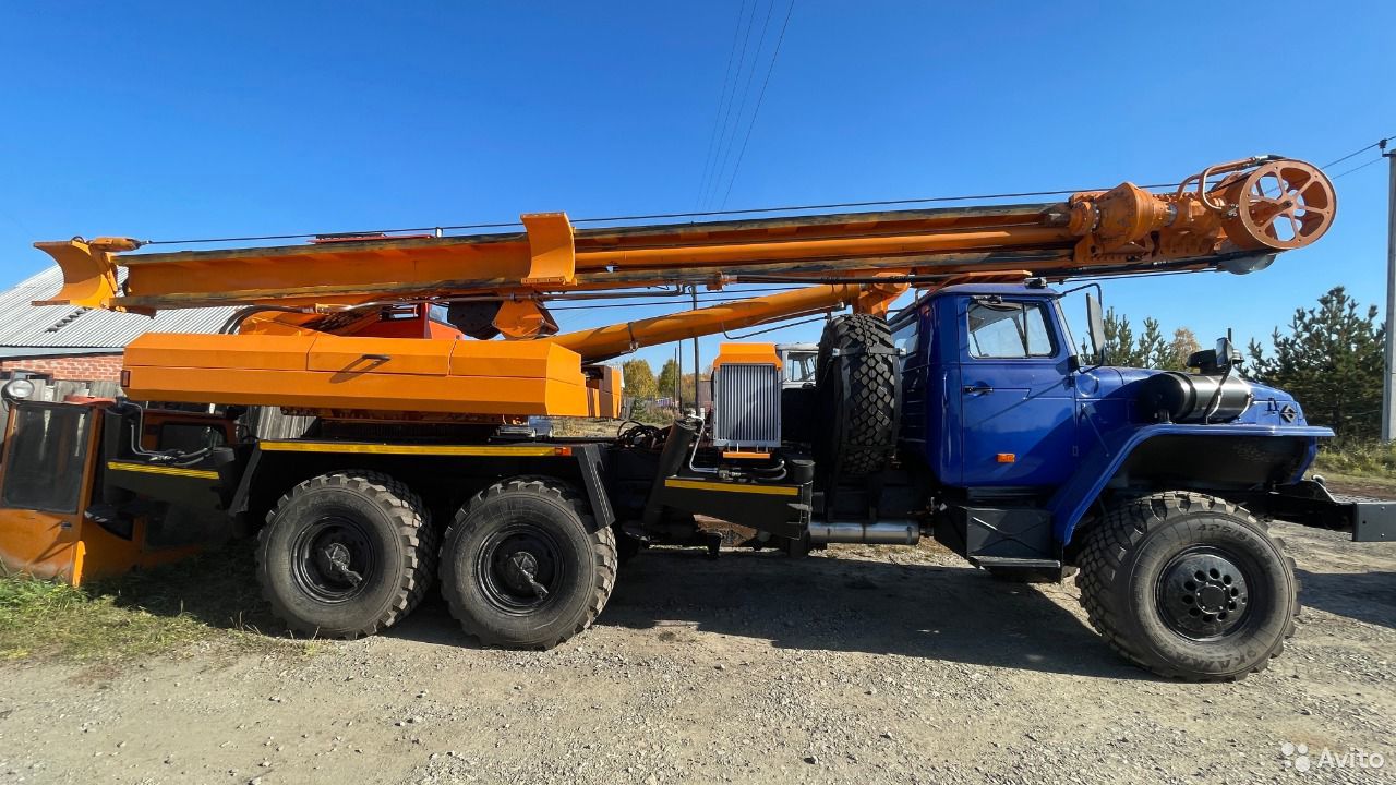 Сваебойная установка (копер) УРАЛ БКМ-811 (бурильно-сваебойная машина)