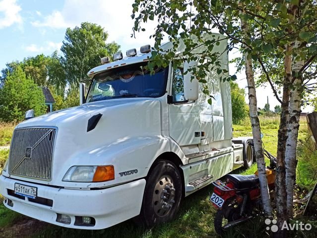 Седельный тягач Volvo VNL D12