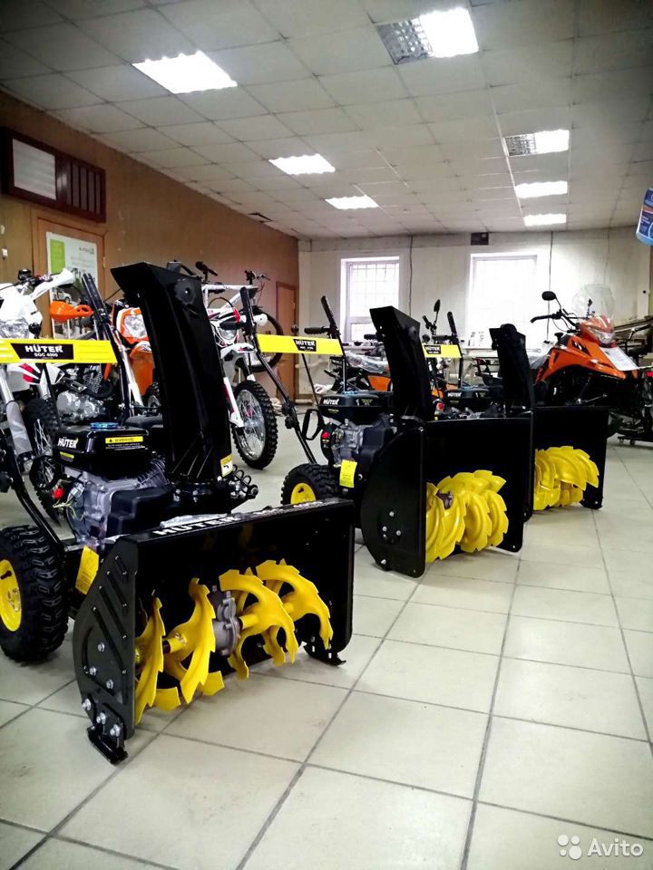 Ручной снегоуборщик Huter SGC 3000